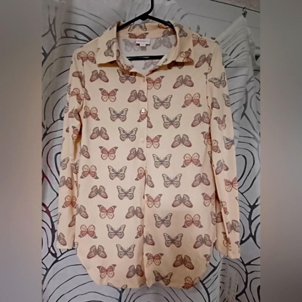 Beautiful Butterfly Lularoe Valentina Button-Up Shirt